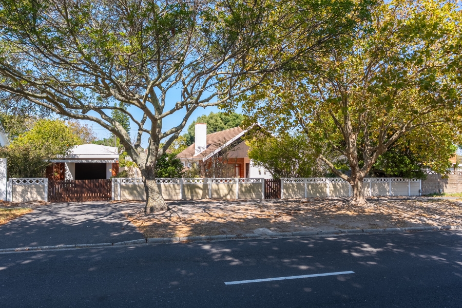 3 Bedroom Property for Sale in Meadowridge Western Cape